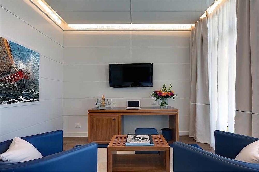 Yacht Club Marina Di Hotel 2*