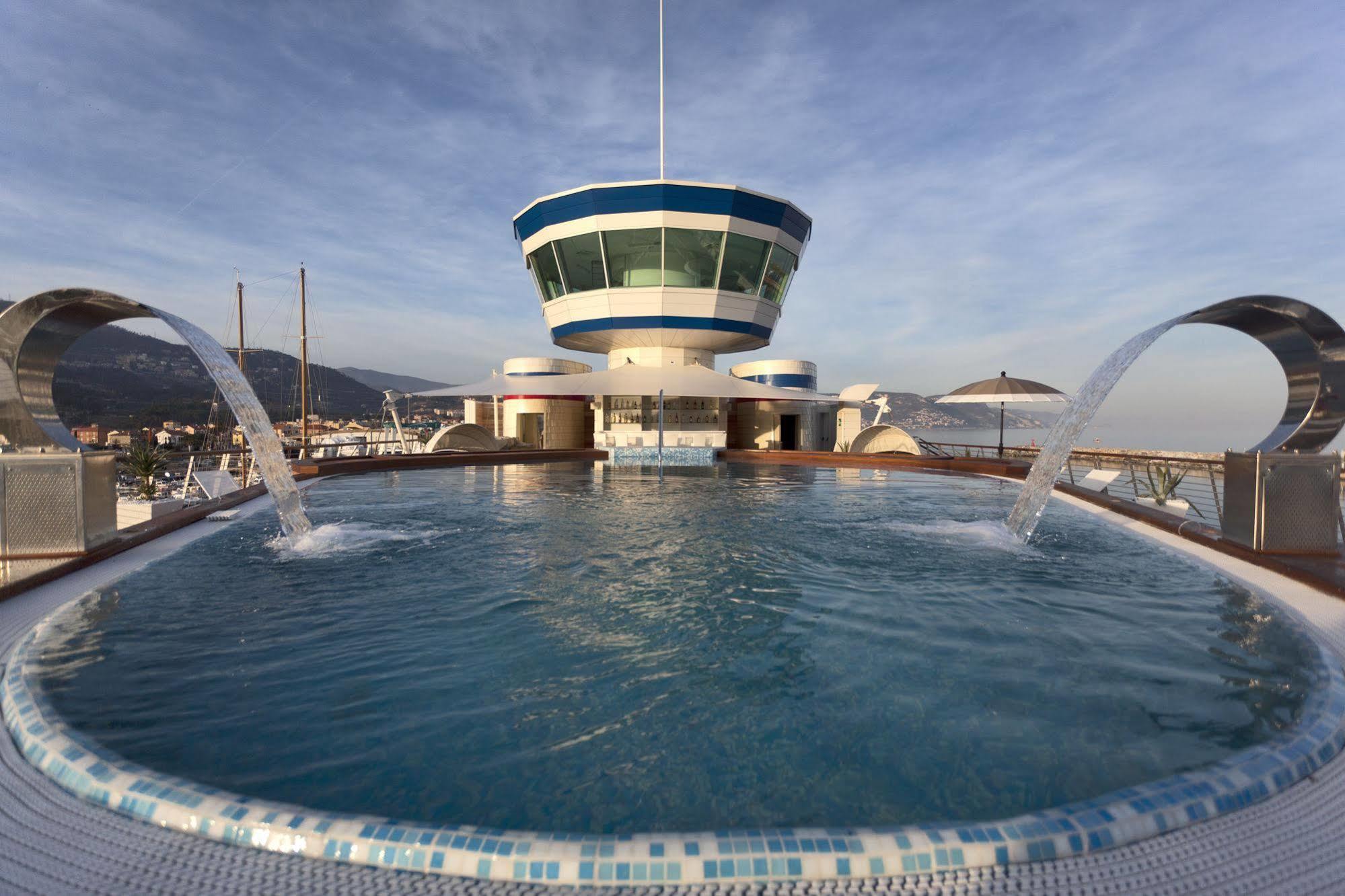 Yacht Club Marina Di 2*