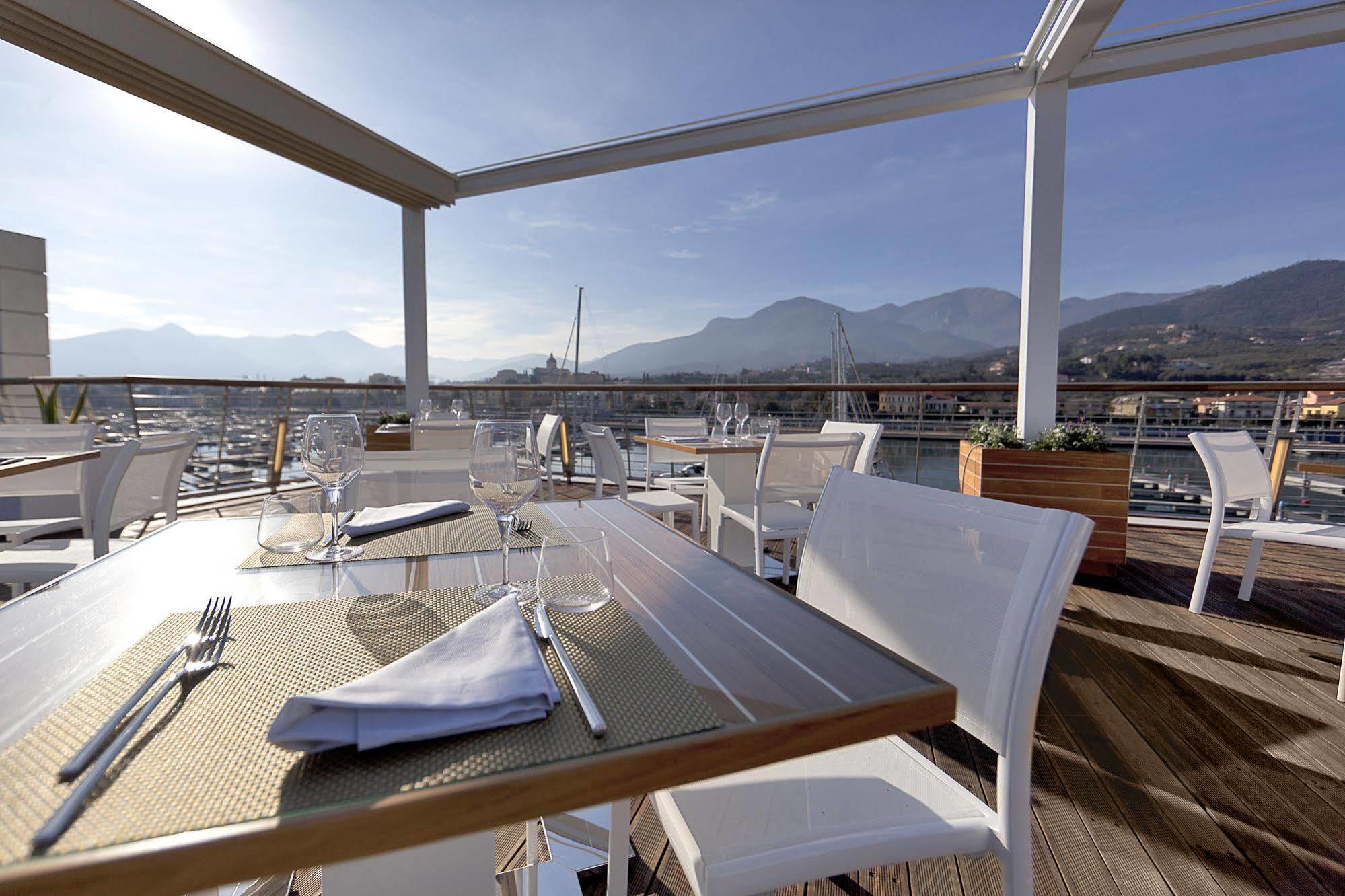 Yacht Club Marina Di Hotel 2*