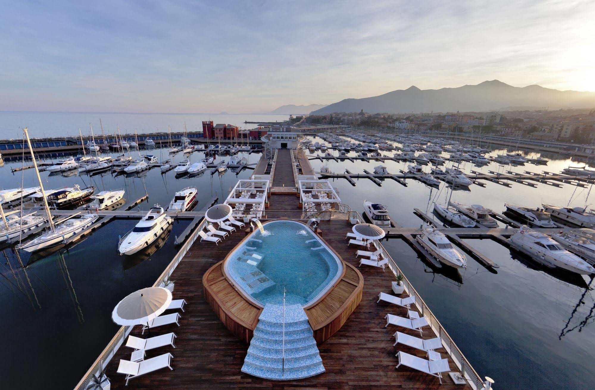 Yacht Club Marina Di 2*