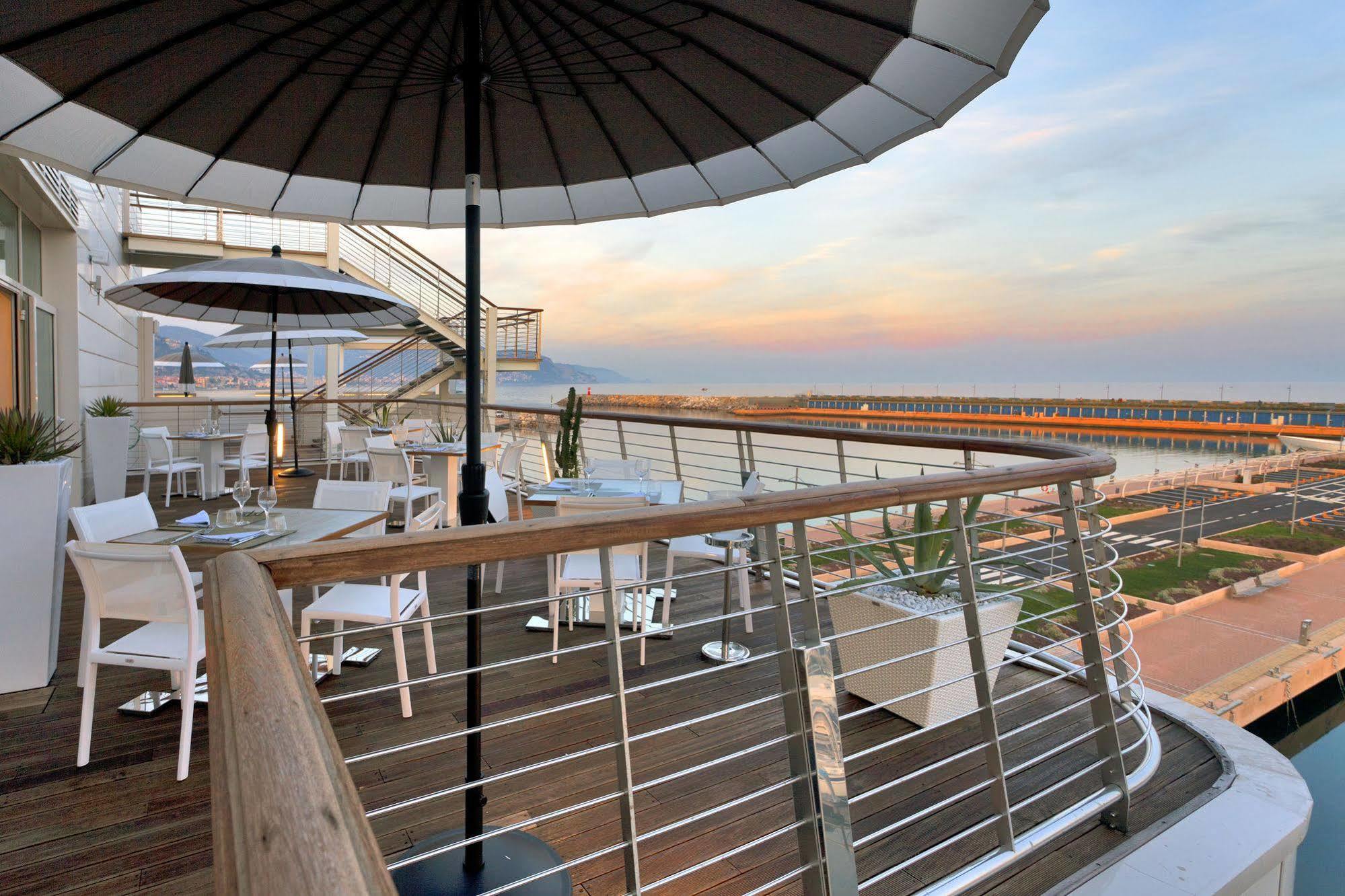 Hotel Yacht Club Marina Di 2*