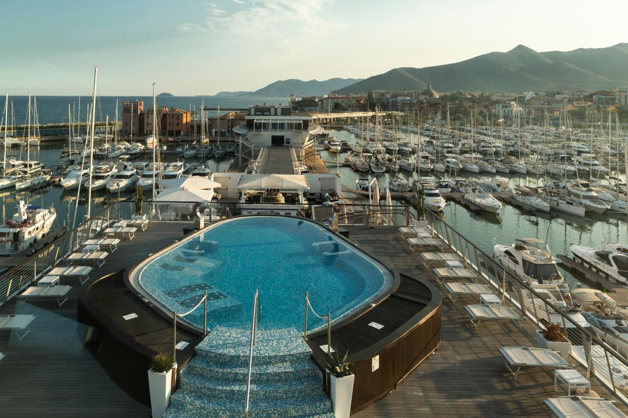Yacht Club Marina Di Hotel