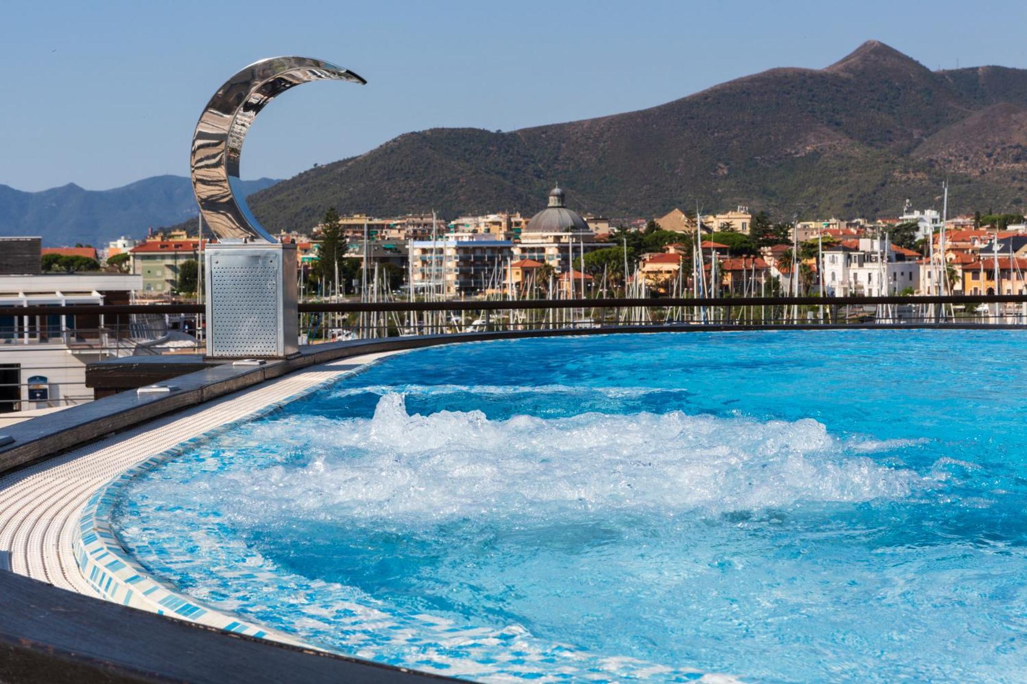 Hotel Yacht Club Marina Di 2*