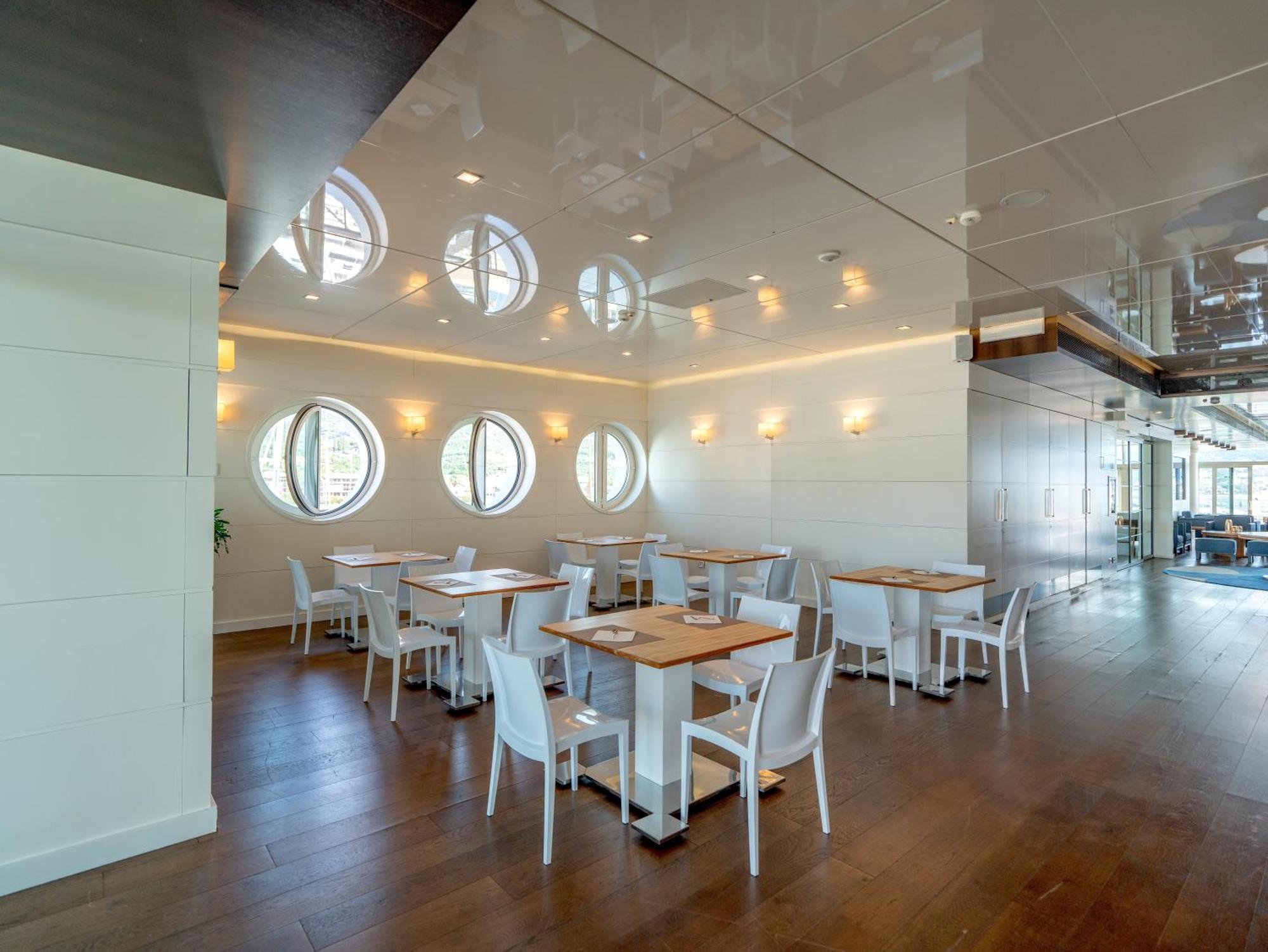 Yacht Club Marina Di Hotel 2*