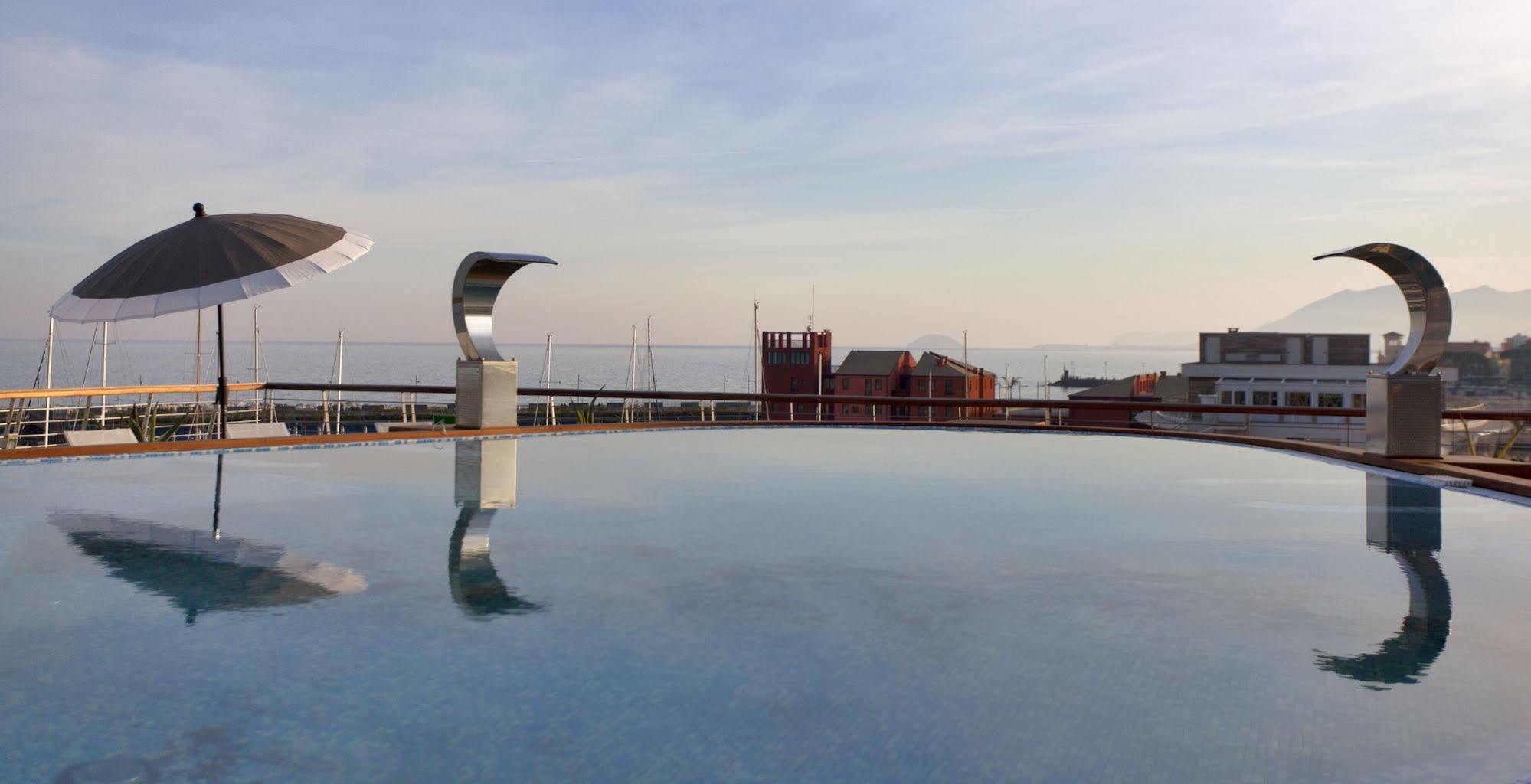 Hotel Yacht Club Marina Di 2*